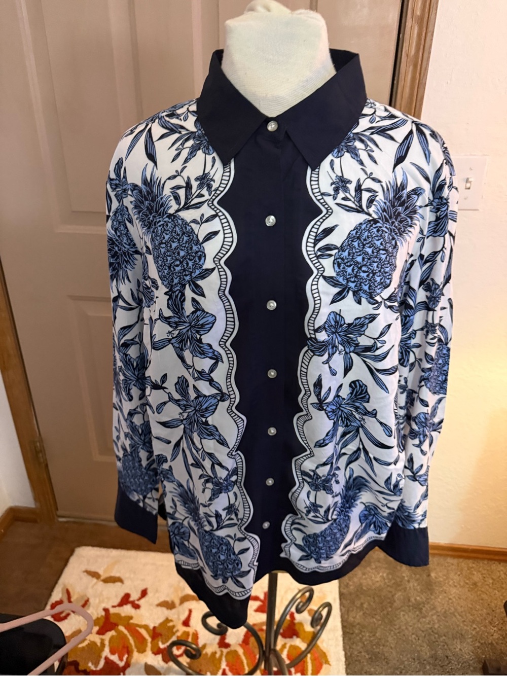 Women's Floral-Print Button-Up Blouse in Navy & White